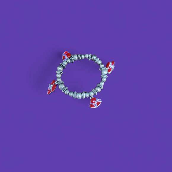 Red Hat bling collection - 2 brooches/pendents, 2 pairs earrings and bracelet - Picture 2 of 4